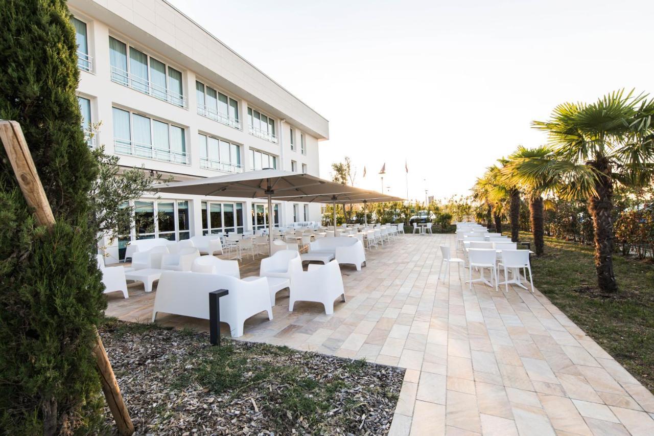 Westotel Tours Val De Loire La Ville-aux-Dames Exterior photo